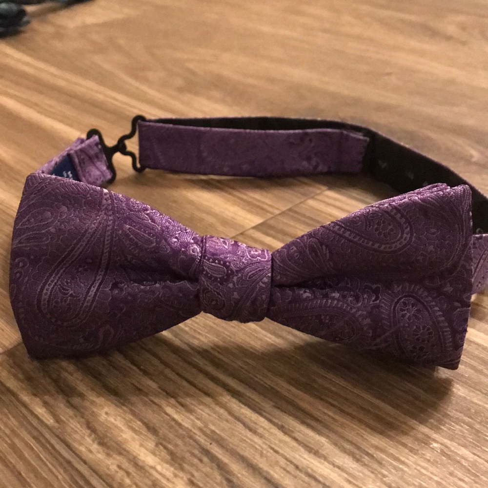 APT. 9 Bow Tie
